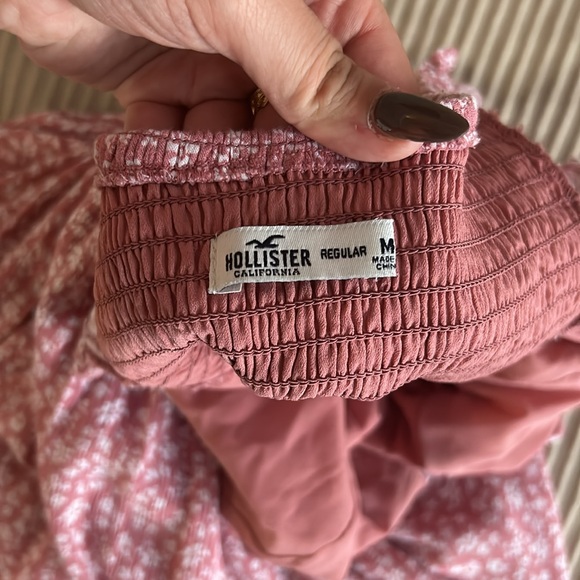 Floral pink medium hollister romper with pockets and under shorts - Picture 5 of 5